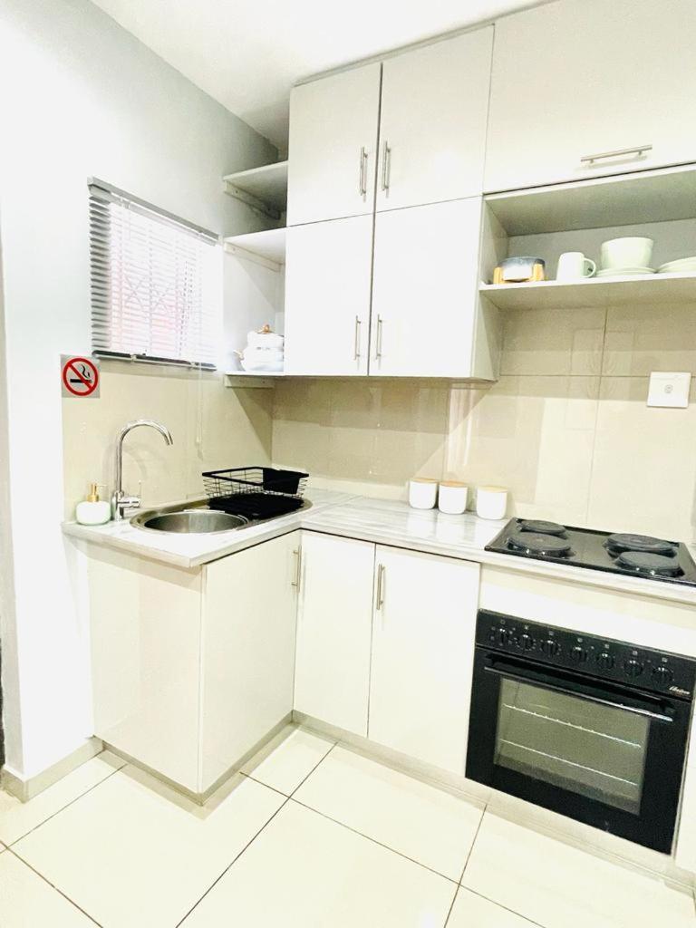 Trendy, Comfortable 1 Bedroom Apartments In Umtata Exteriér fotografie